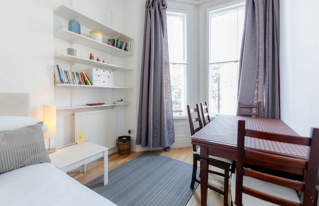 Philbeach Balcony- 2bed flat in Earls Ct - Photo 3