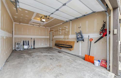 Grandmas Hideaway - walk to downtown, private hot tub, pet friendly with patio - Foto 23