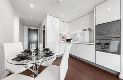 2 BR Apt By Regal Realms Short Lets & Serviced Accommodation London 18th Floor Sky View with Rooftop Access & Gym - Foto 10