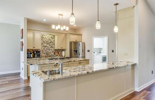 Lake Norman Retreat with Dock, Game Room and Hot Tub - Foto 7