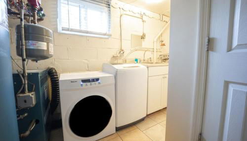 Bright 3bed basement with backyard & free parking - Foto 3