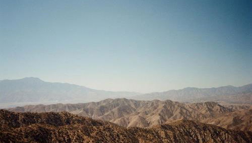 Serene Modern Home Backdoor with great WiFi, games, movies, patio seating and bbq Easy Access to North Joshua Tree National Park in 10 minutes - Photo 4
