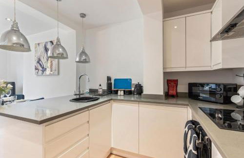 Charming 2-Bed Flat with Garden in London - Foto 10