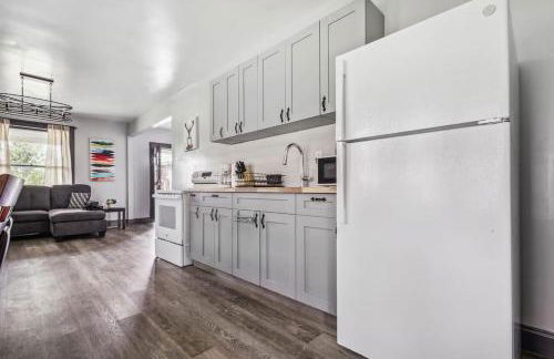 THE 1023 With Private Yard & Parking, Near Falls & Casino by Niagara Hospitality - Foto 22