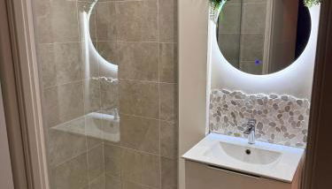 L'extasia love room sauna appartement Grenoble - Foto 5, Shower