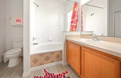 Disney World Getaway: 4 Br - Sunroof - BBQ Bliss - Foto 8