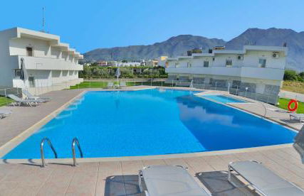 Reina Apartments - Photo 2