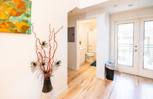 Modern 1-Bedromm Loft In Hollywood With Viwe of Hollywood Sign - Photo 4