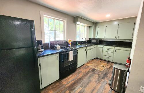 Miners Suite-Centrally Located in Shaver Lake - Photo 4