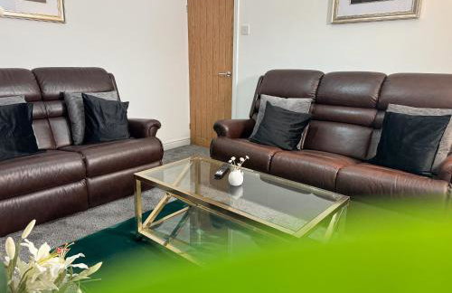 Stoneleigh Retreat 4BR Entire Home - Photo 28