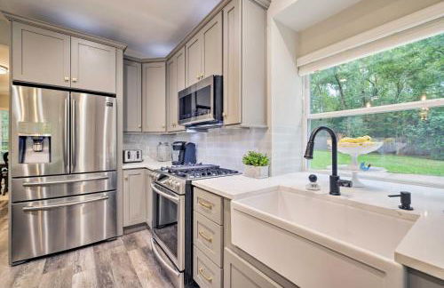 Modern Montgomery Home with Backyard, Deck, and Grill - Photo 9