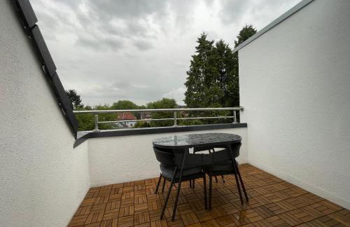 Moderne Ferienwohnung in Gelsenkirchen-Schalke für 1 bis 7 Personen mit Terrasse, ideal für Gruppen & Stadionbesuche - Foto 6