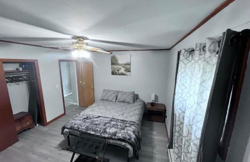 Cozy Retreat with Private Backyard Oasis - Foto 11