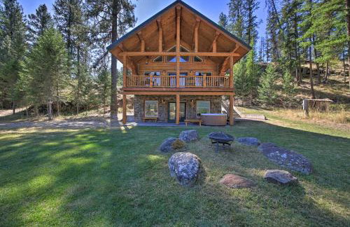 Scenic Riverfront Retreat with Hot Tub and Kayaks! - Foto 1