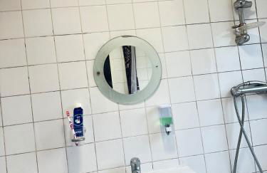 Spacious 3-Bedroom House with Fast Wi-Fi & Free Parking - Foto 18