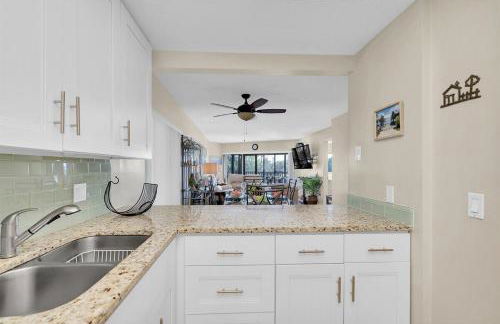 Sun Plaza by Coastal Chic Vacations - Private Beach Access with Pool and Tennis - Photo 10