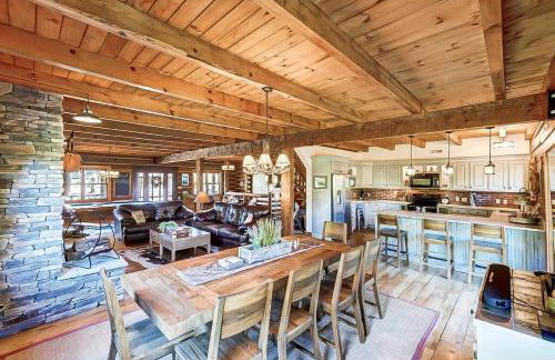 Large Log Cabin Chalet w/ Hot Tub - Horses & Lake! - Foto 73