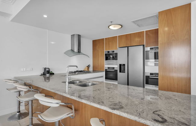 Reflection Tower Two - Foto 39