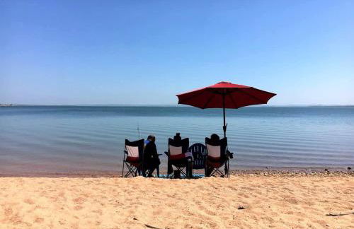 Peaceful Lakefront Cabin with Loft, Beach Access & Sunset Views in Buchanan Dam, Texas - Foto 10