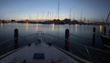 NAVÏ - Yacht à quai au cœur de Sète - Terrasse & Flybridge - 2 à 8 personnes - Foto 2