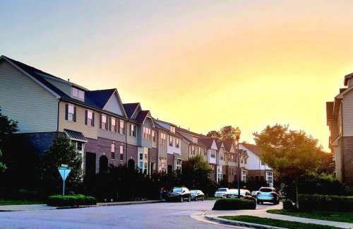 Modern & Luxurious 3 Bdrm 2.5 Bath Townhome - Foto 3