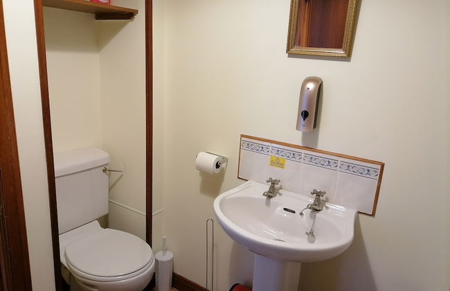 Impeccable 2-bed Flat in Wick - Photo 24