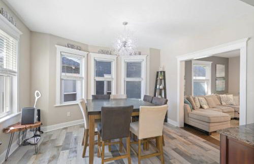 Dazzling Bungalow within 2 Blocks of Beach - Foto 8