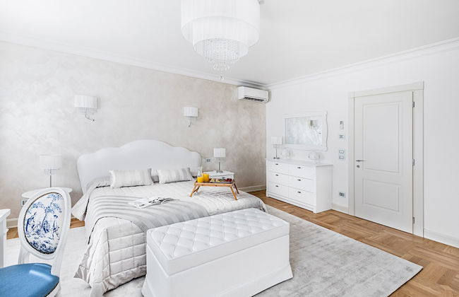 Luxury Lakefront Catullo with pool - Photo 17