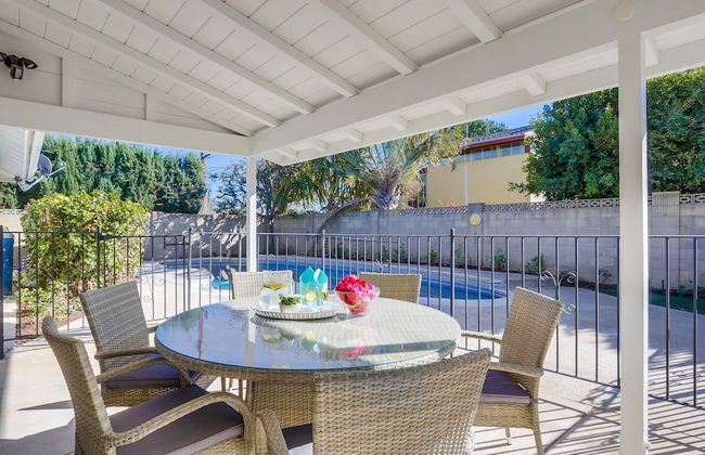 Gorgeous Upgraded 5 Bedroom & 3 Bath Home with pool - Photo 41