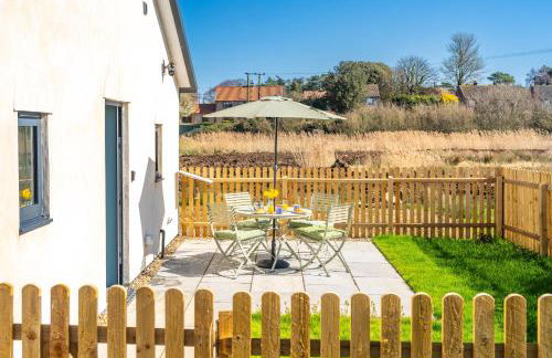 Funzi- Private Norfolk Retreat dog friendly garden - Photo 19