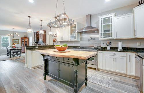 Expansive Georgetown Home with Decks and Fire Pit! - Foto 9