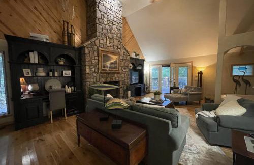 C19, One bedroom luxury, log-sided Couple's Cottage with private hot tub and unique extras cottage - Foto 7