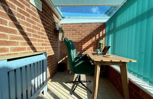 Modern 3 Bedroom Bungalow, EV Friendly, Parking Included - Foto 40