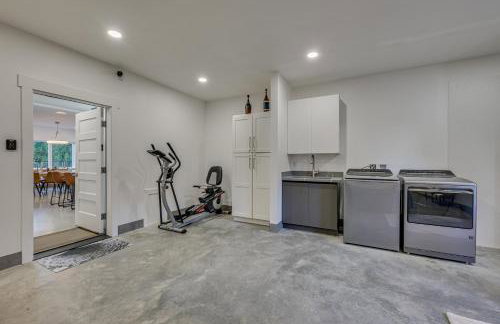 Waterfront Patio! Stylish Family Home in Everett - Photo 38