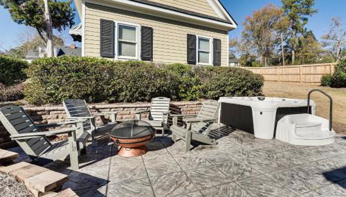 Summerville Historic Bungalow with Hot Tub - Foto 4