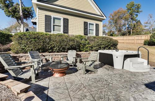 Summerville Historic Bungalow with Hot Tub - Foto 4