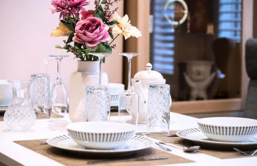 Victorian 2 Bedroom Flat, King Beds, Free WiFi, Near Shops & Transport, E17 - Foto 1