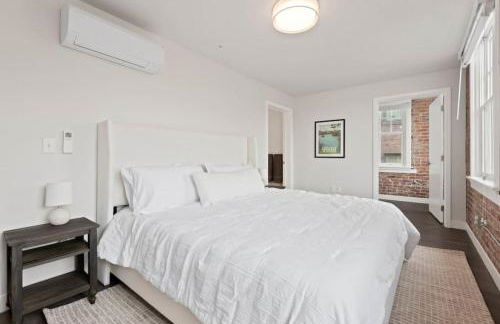 King Beds J and K on Main Luxury Apartment 406 - Foto 6