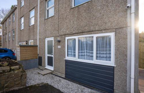 Large newly refurbished modern house, part sea views, south facing garden, parking - Photo 28