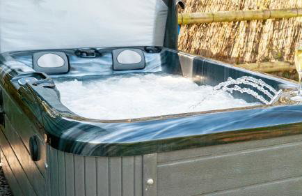 Lavender Retreat with Private Hot Tub - Photo 16