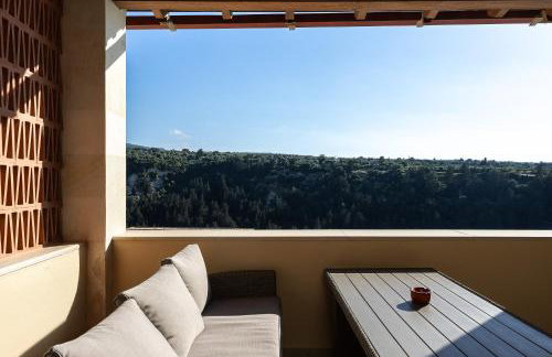 Ilys Home, a Country-chic Retreat with Pool & BBQ, By ThinkVilla - Photo 46