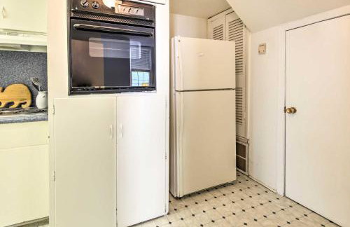 Less Than half Mi to Porretto Beach! Couples Retreat - Foto 6