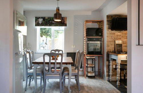 BED AT BOWBRIDGE Spacious house and parking - Foto 18