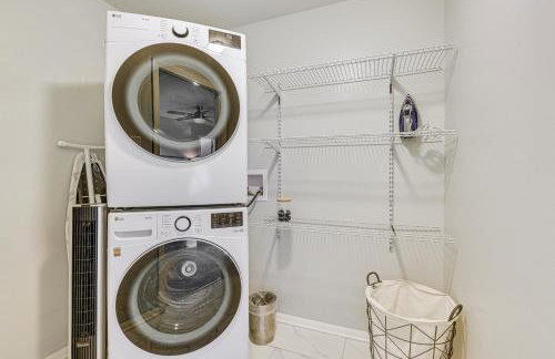 10 Mi to Navarre Beach! Waterfront Rental w/ Pool - Foto 23