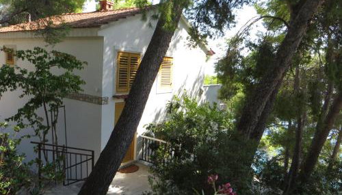Villa V, 4-star 2-floor 1-apartment seaside property with great outdoors - Photo 5