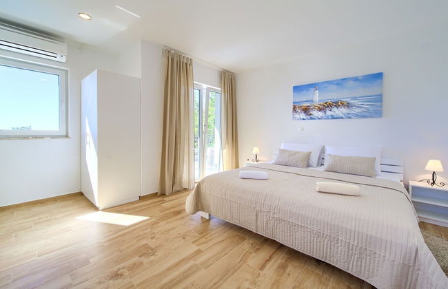 Villa in Cres With Sea Views & Pool - Foto 4