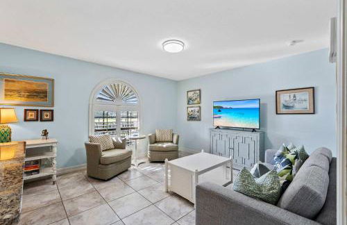 Le Monaco - Romantic 1 BR Condo Steps from 5th Ave S. Chic Coastal Retreat with King Bed and Beach Access. Perfect Location for Couples Near Dining, Shopping, and Naples Beach - Foto 6