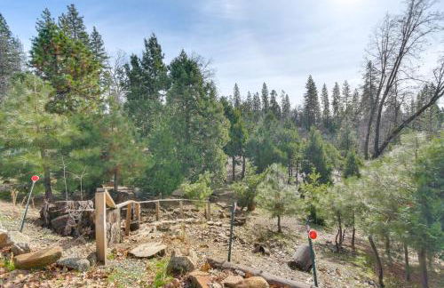 Deck and Wooded Views 5-Acre Auberry Retreat! - Foto 34