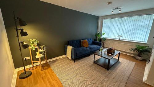 Comfortable 3 Bed House with Garden & Parking - Foto 4