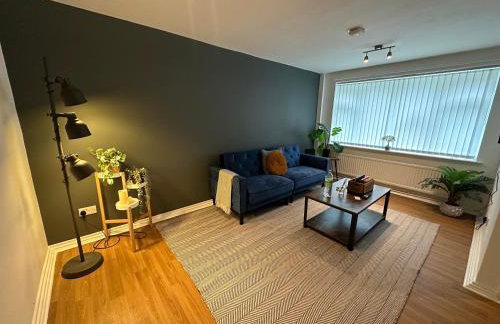 Comfortable 3 Bed House with Garden & Parking - Foto 4